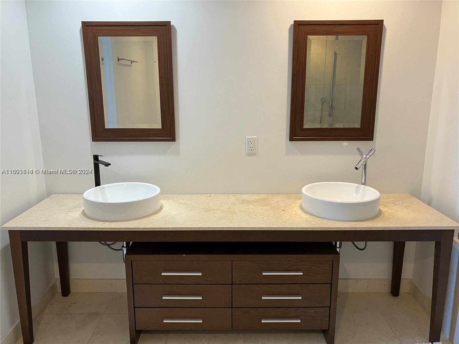 495 Brickell Ave # 4809