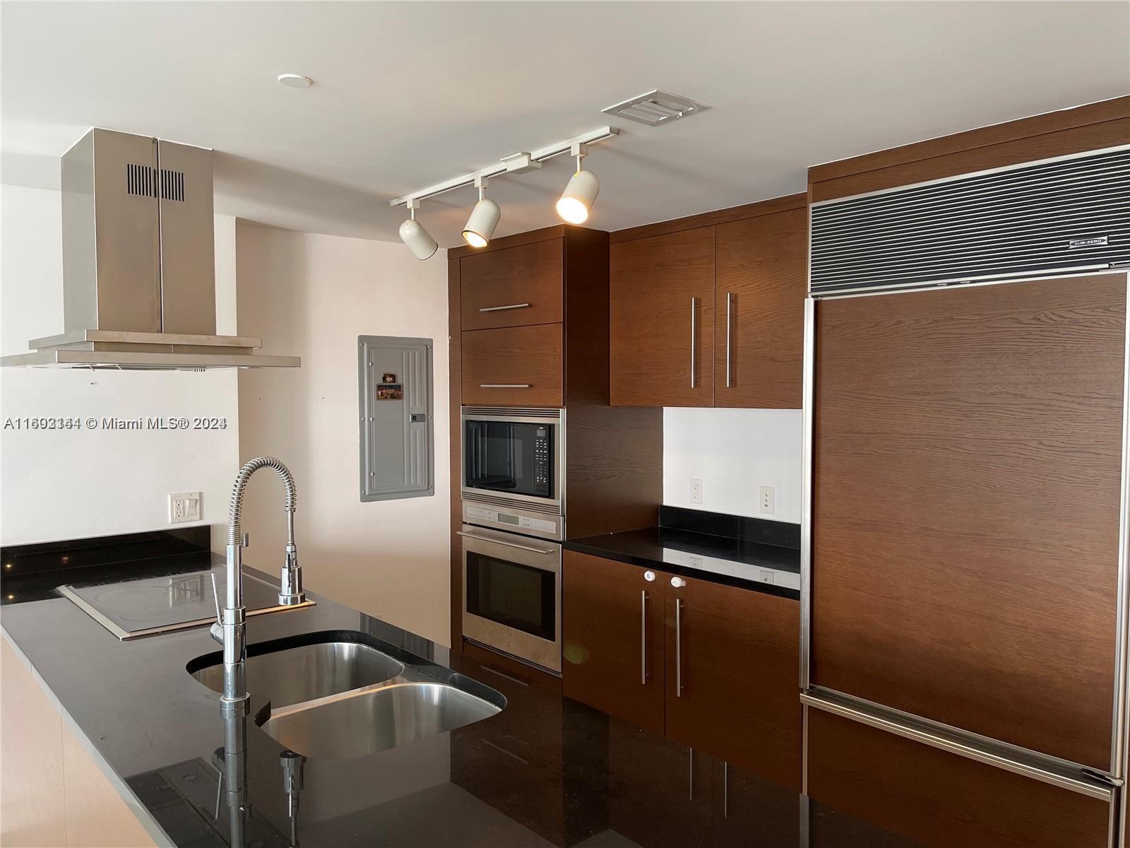 495 Brickell Ave # 4809
