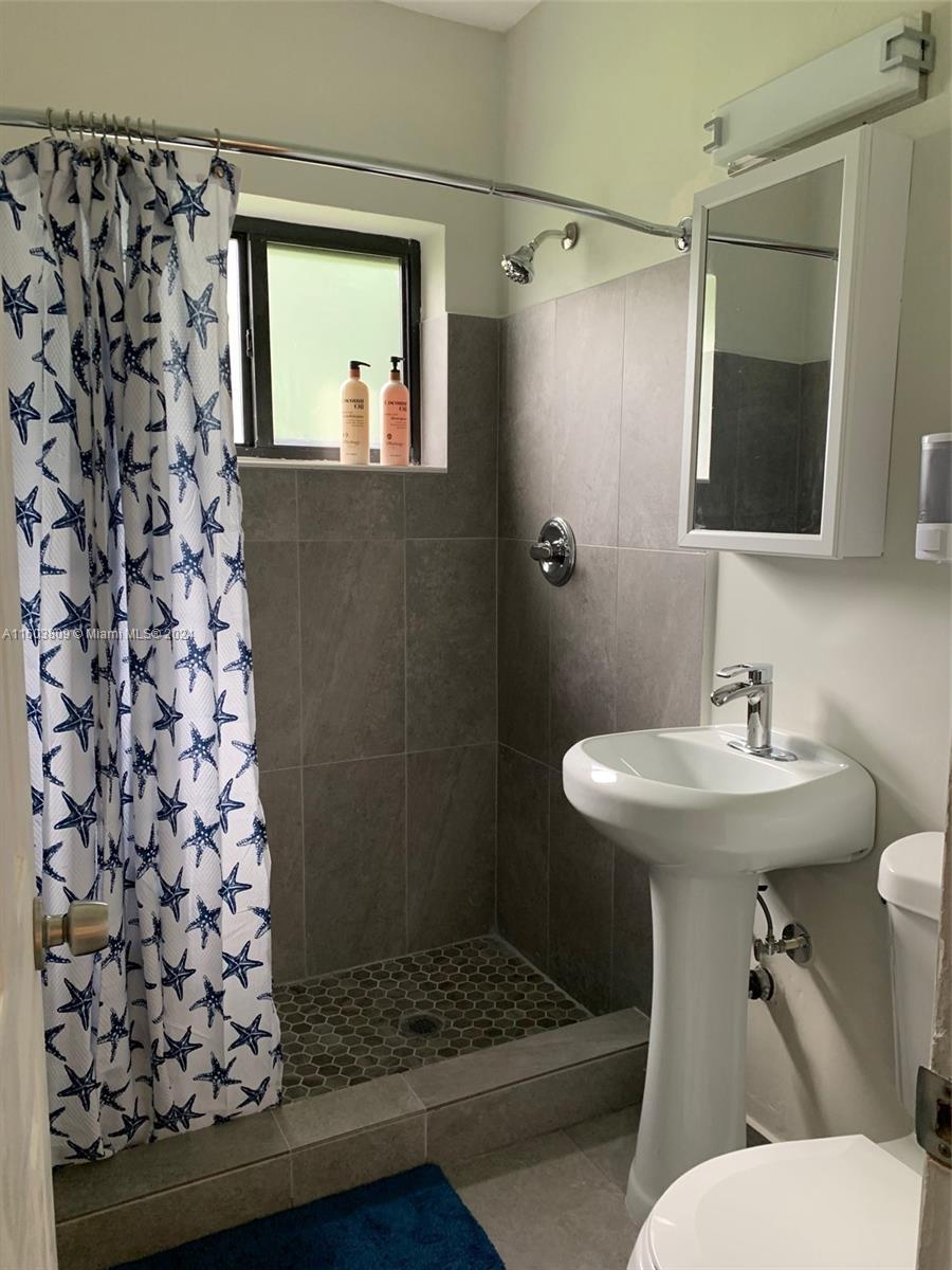 1115 NE 113 st # 2