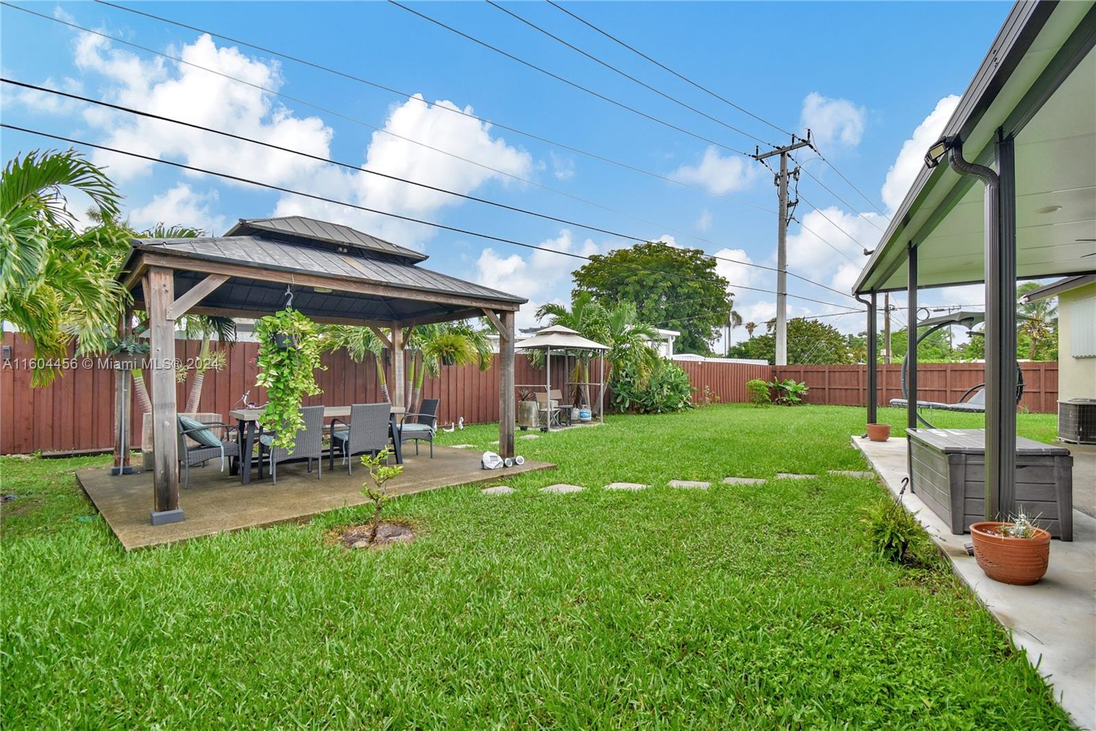 9555 Dominican Dr