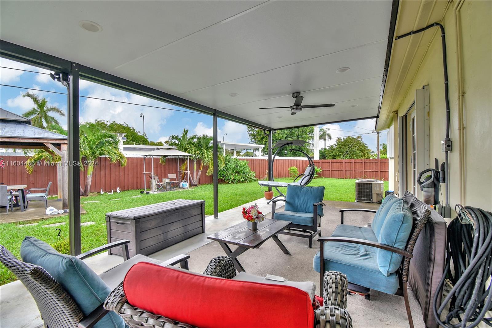 9555 Dominican Dr