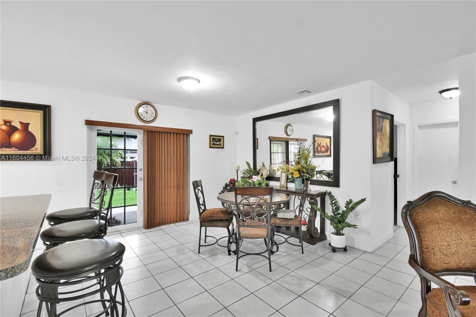 9555 Dominican Dr