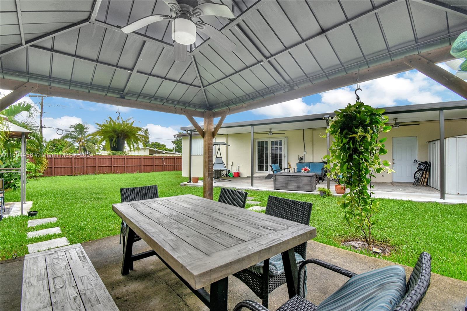 9555 Dominican Dr
