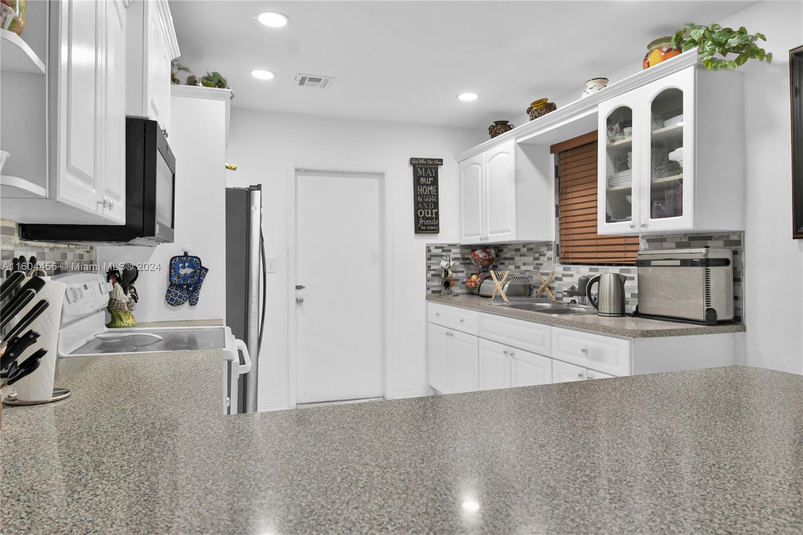 9555 Dominican Dr