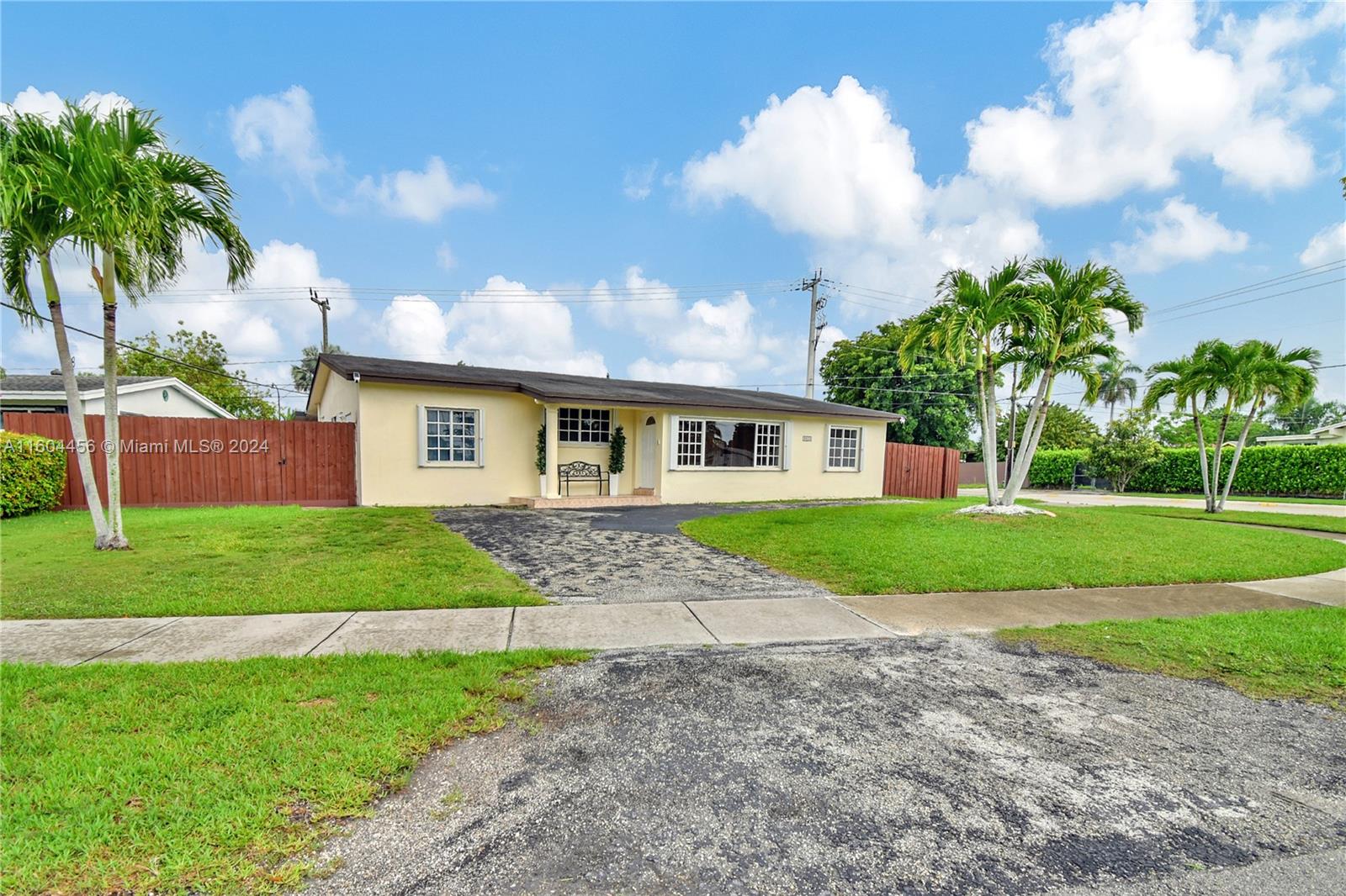 9555 Dominican Dr