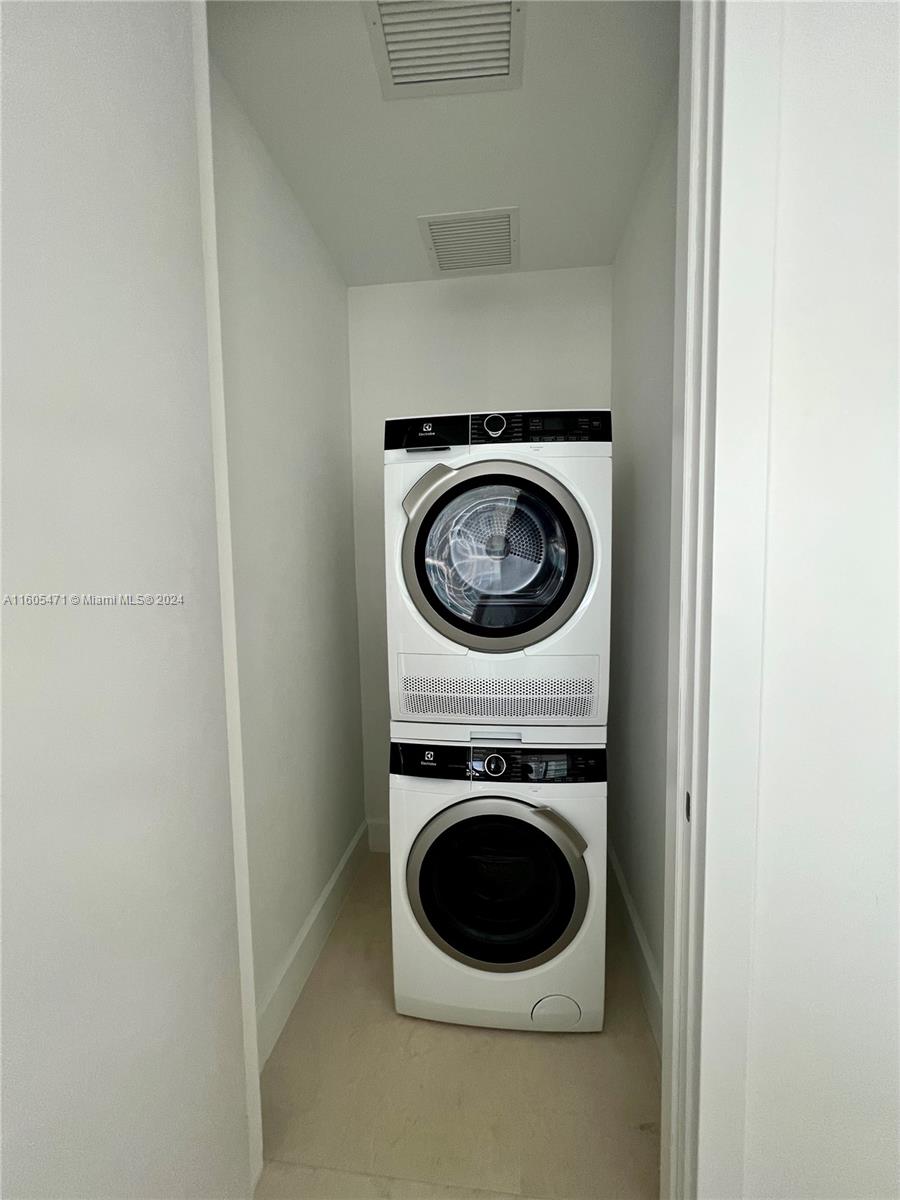 700 NE 26th Ter # 905