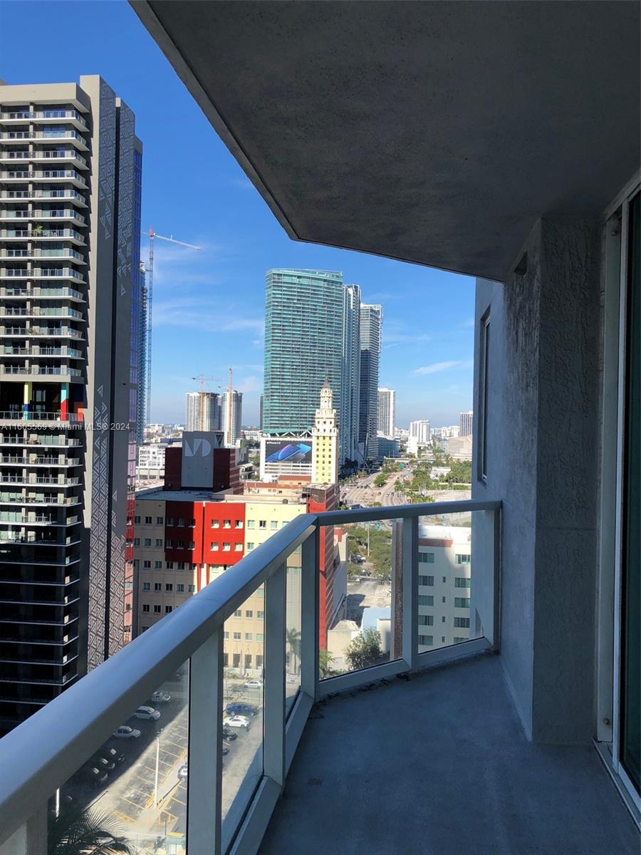244 Biscayne Blvd # 1610