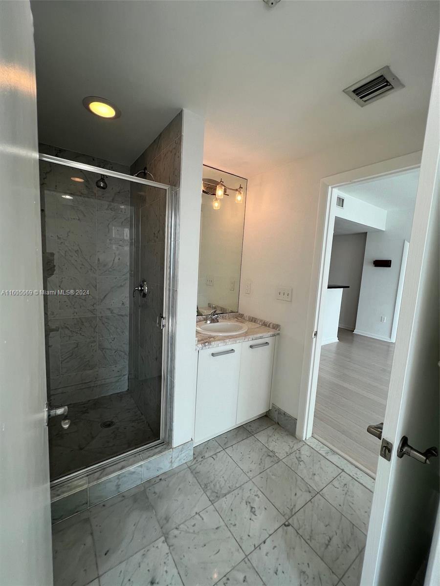 244 Biscayne Blvd # 1610