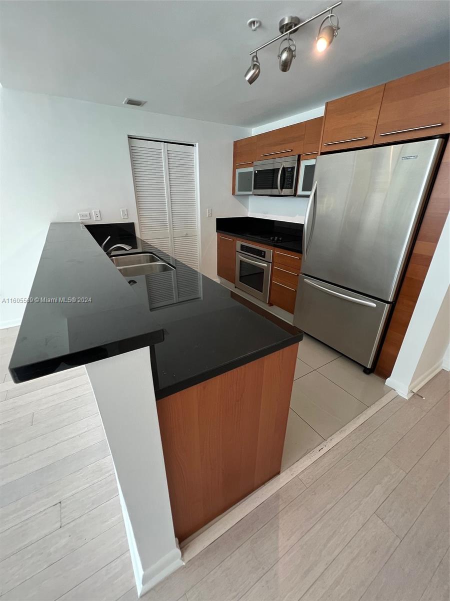 244 Biscayne Blvd # 1610