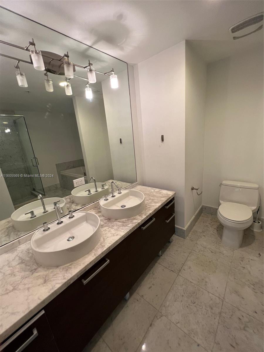 244 Biscayne Blvd # 1610