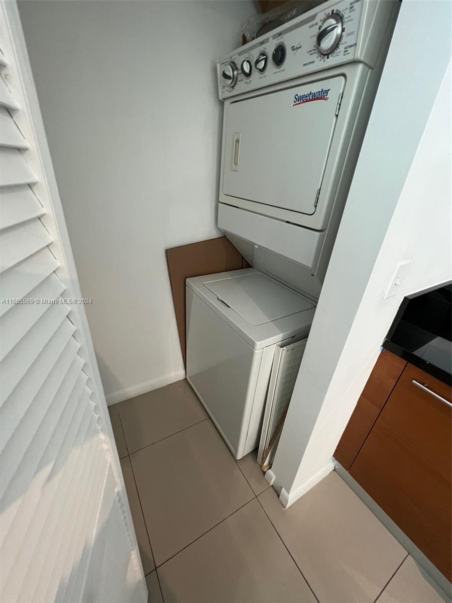 244 Biscayne Blvd # 1610