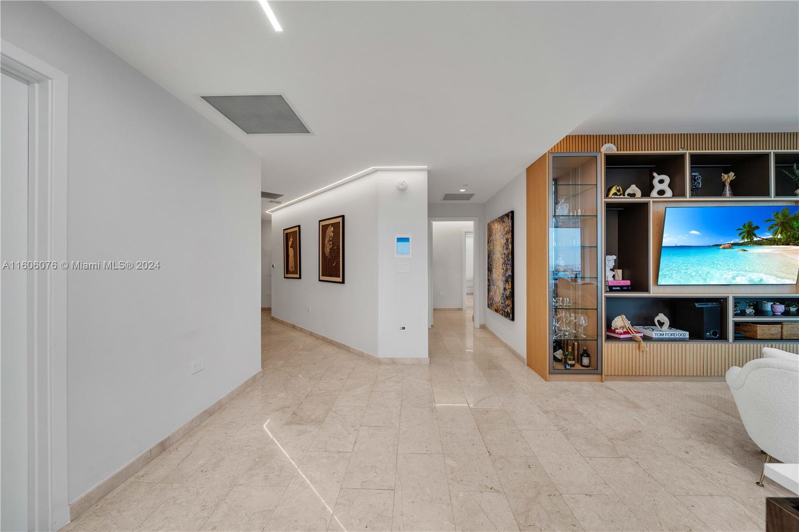 88 SW 7th St # 1112