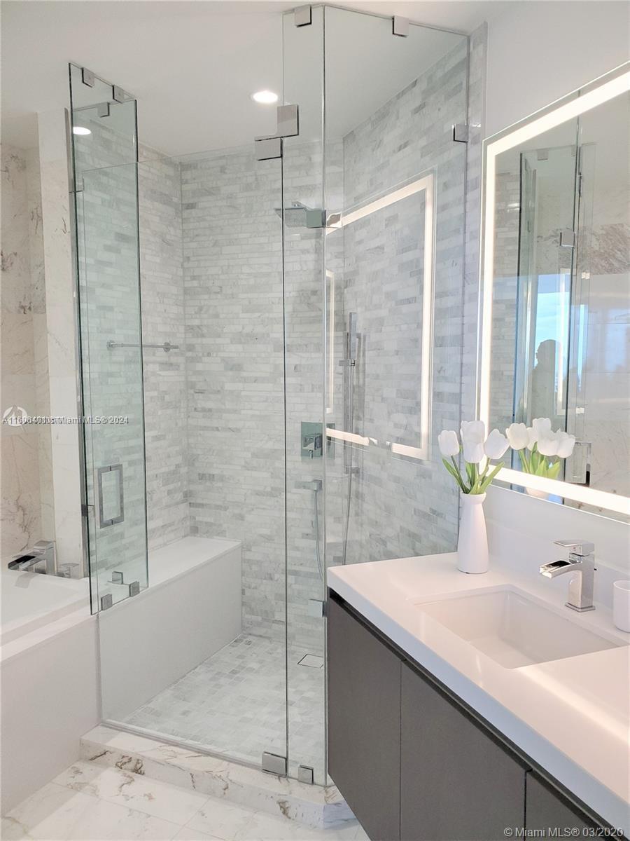 851 NE 1st Ave # 5006