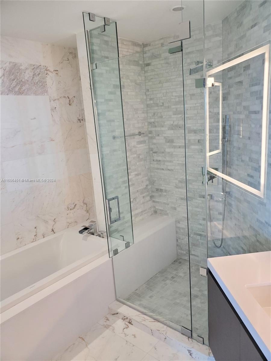 851 NE 1st Ave # 5006