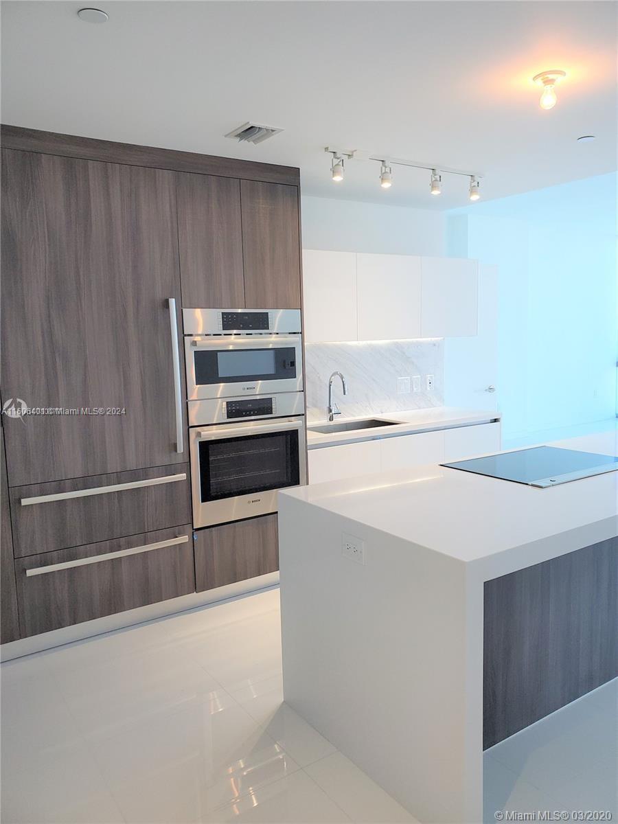851 NE 1st Ave # 5006