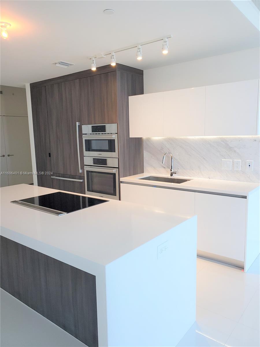 851 NE 1st Ave # 5006