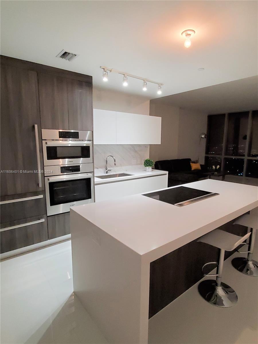 851 NE 1st Ave # 5006