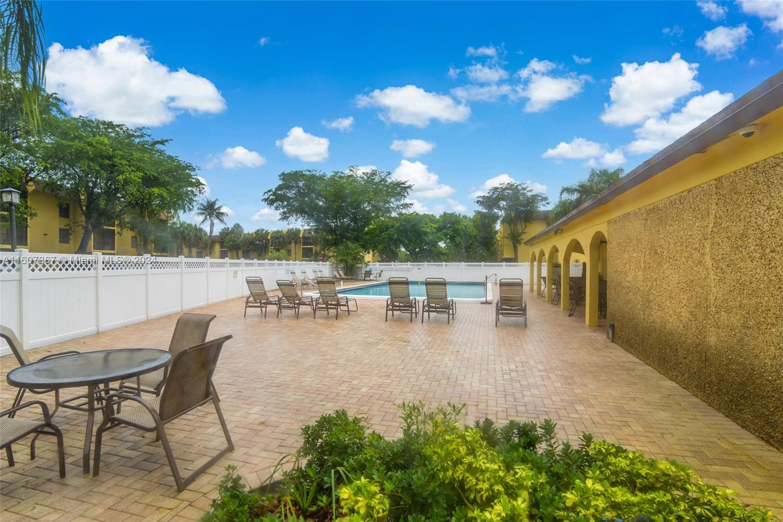 470 NW 20th St # 203