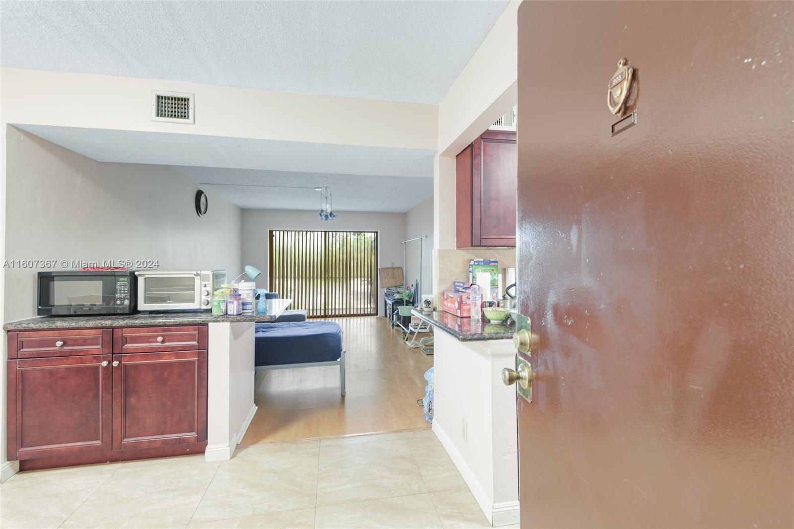 470 NW 20th St # 203