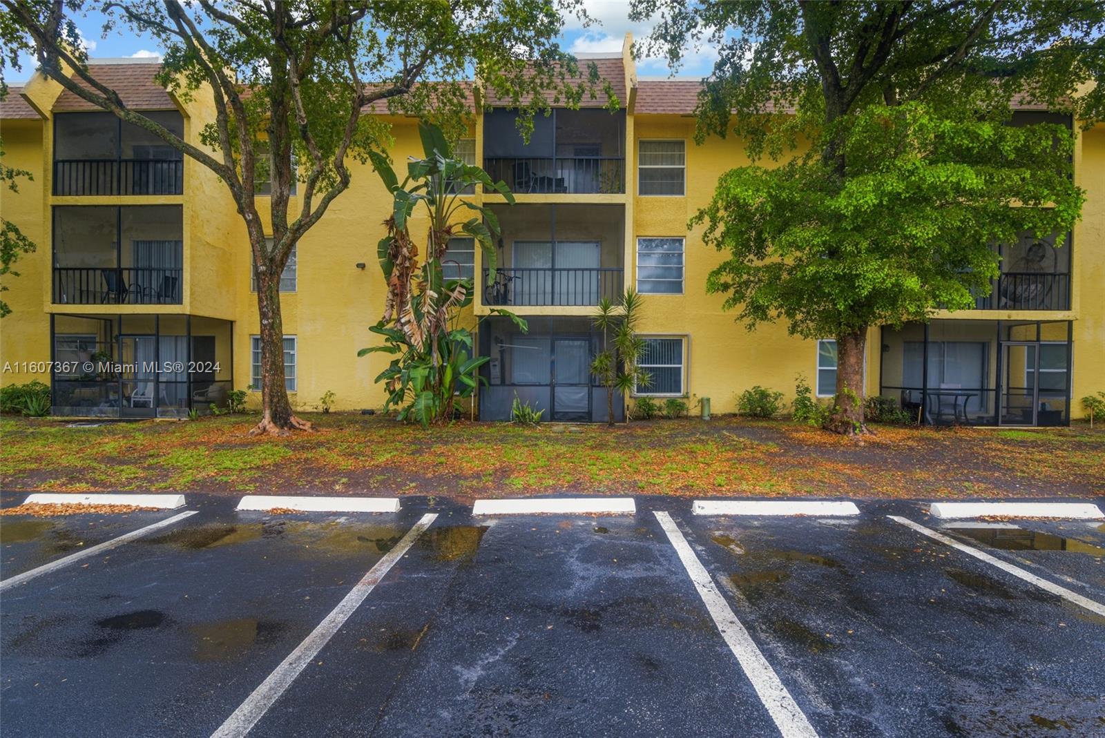470 NW 20th St # 203