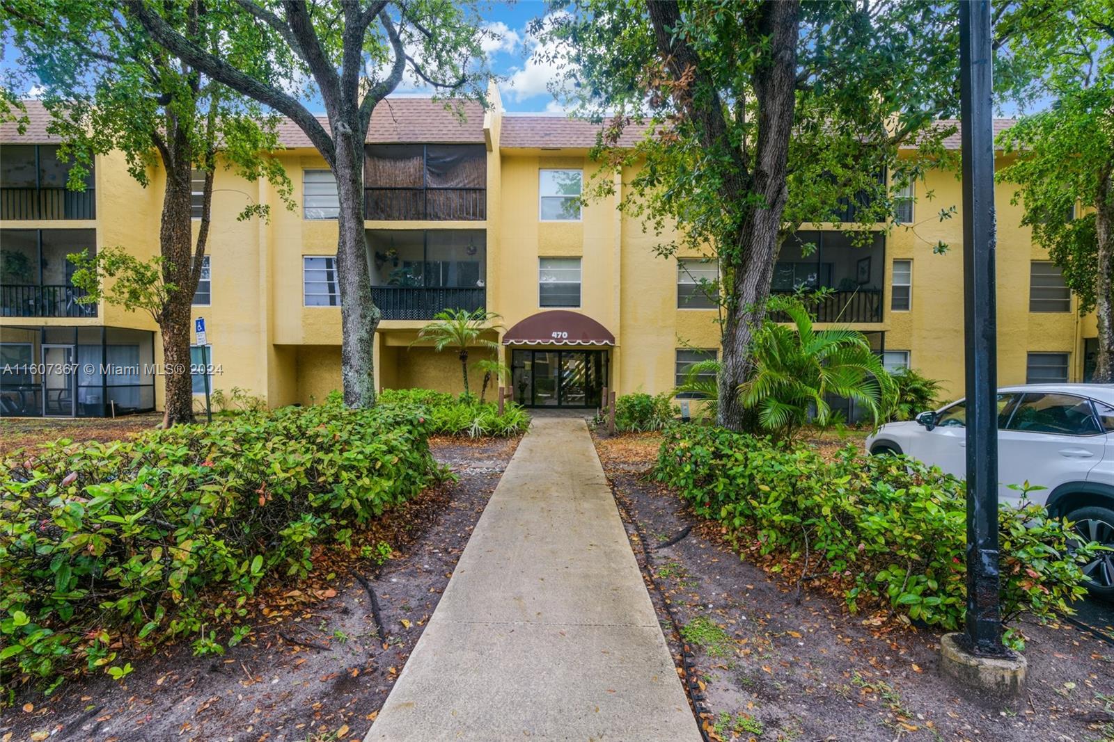 470 NW 20th St # 203