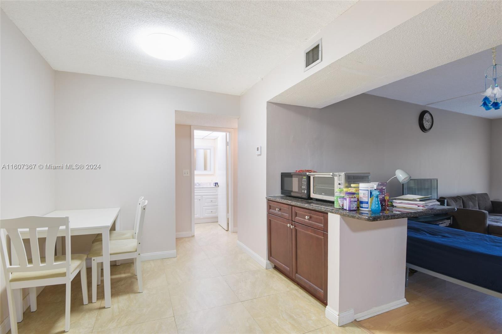 470 NW 20th St # 203
