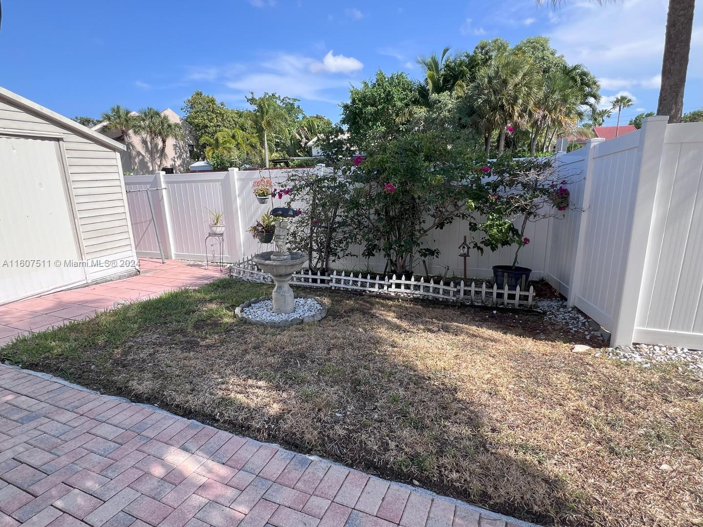 7872 NW 34th Place
