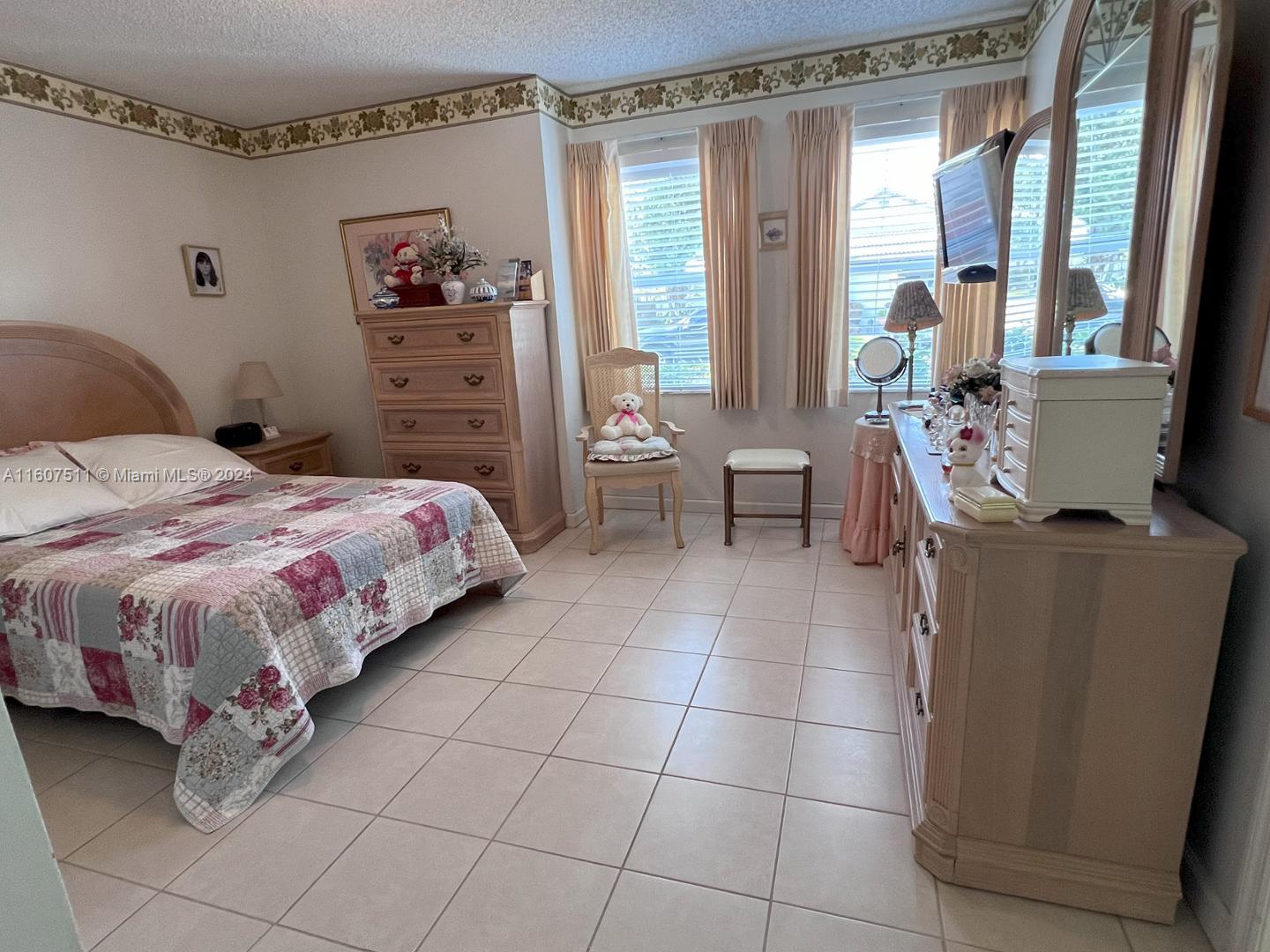 7872 NW 34th Place