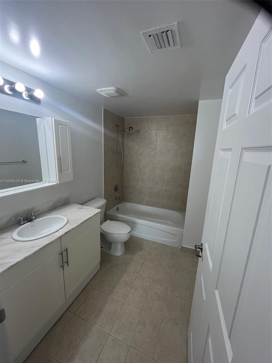 275 NE 18th St # 904