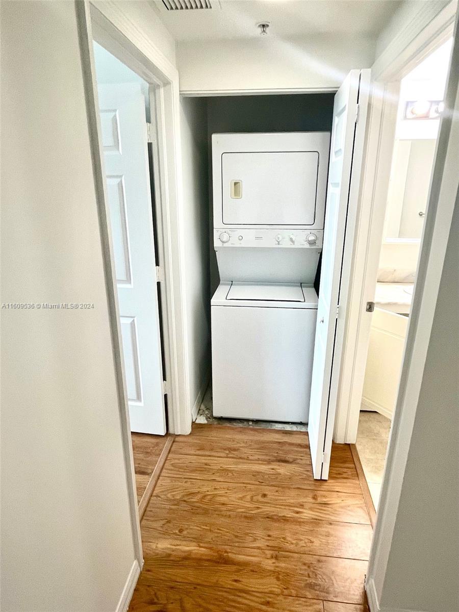 275 NE 18th St # 904