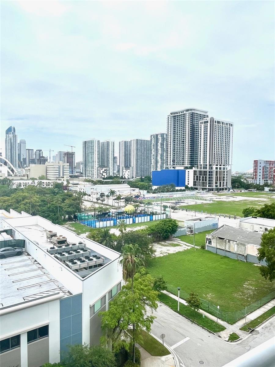 275 NE 18th St # 904