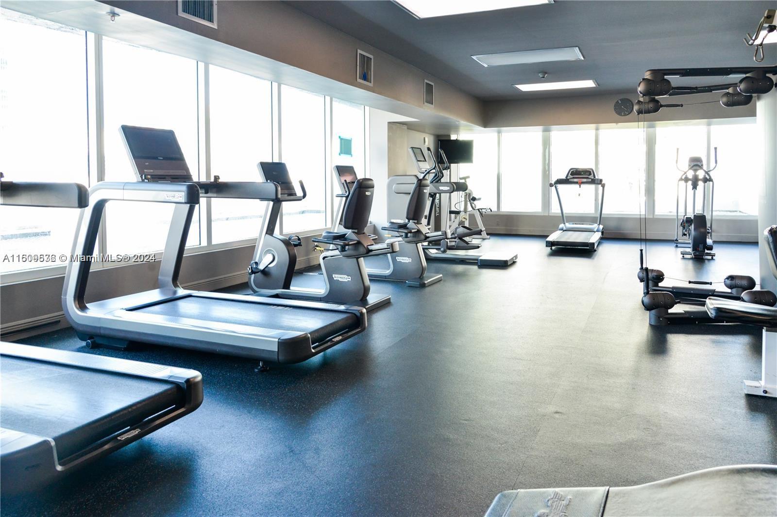 275 NE 18th St # 904