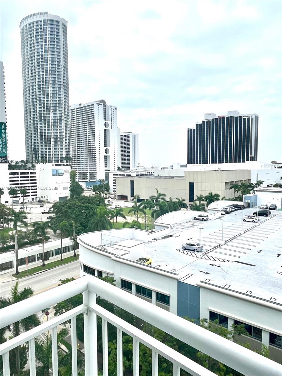 275 NE 18th St # 904