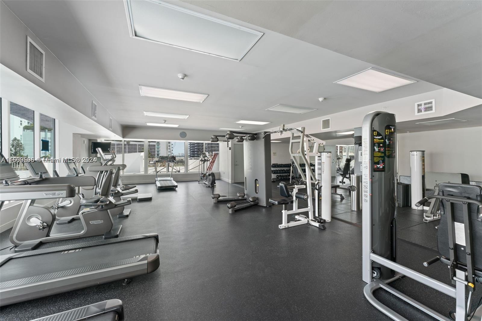 275 NE 18th St # 904