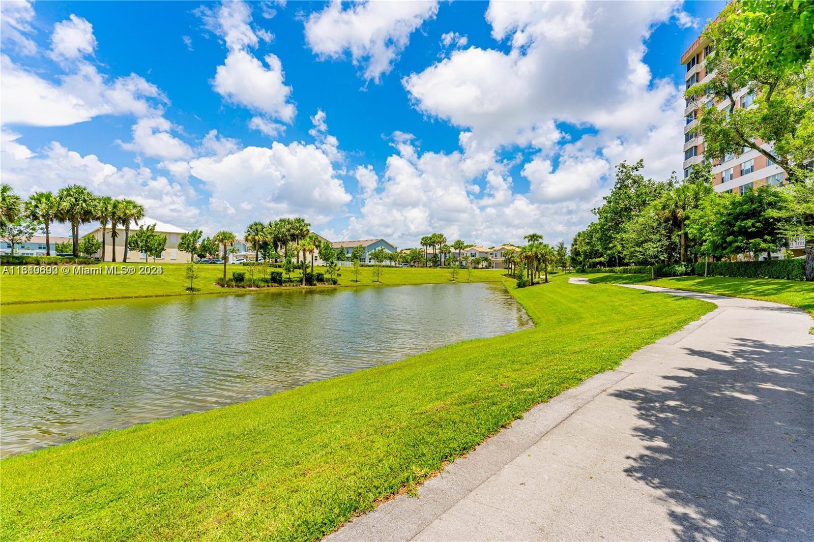 4200 Hillcrest Dr # 818