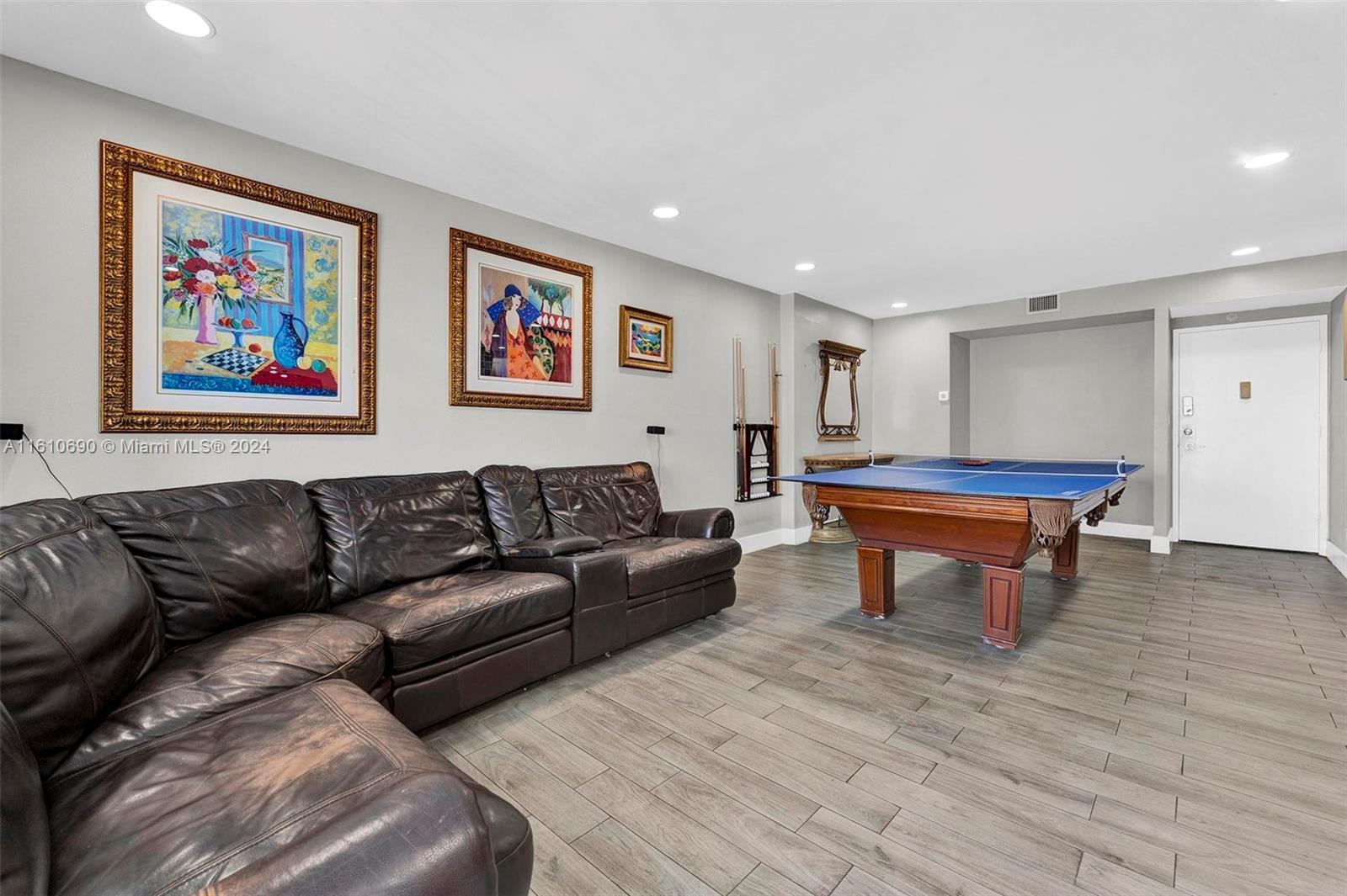 4200 Hillcrest Dr # 818