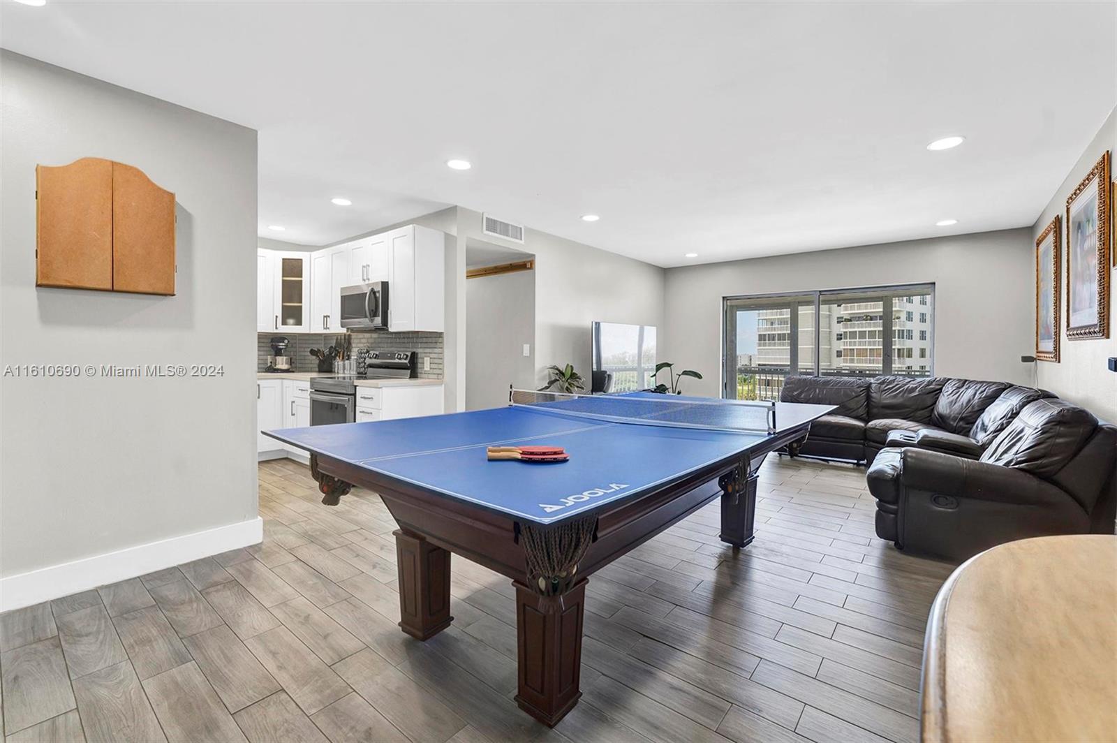 4200 Hillcrest Dr # 818