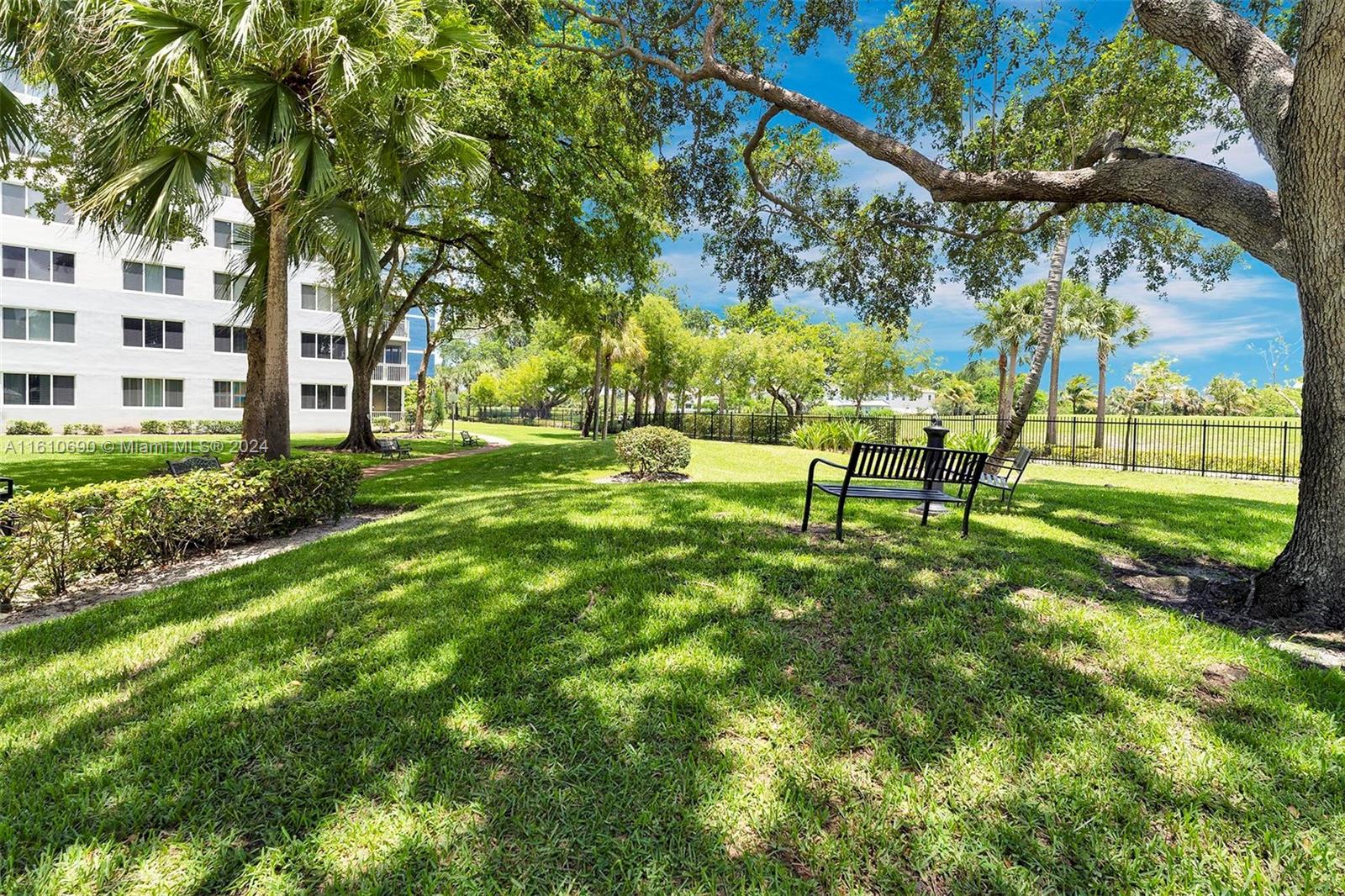 4200 Hillcrest Dr # 818