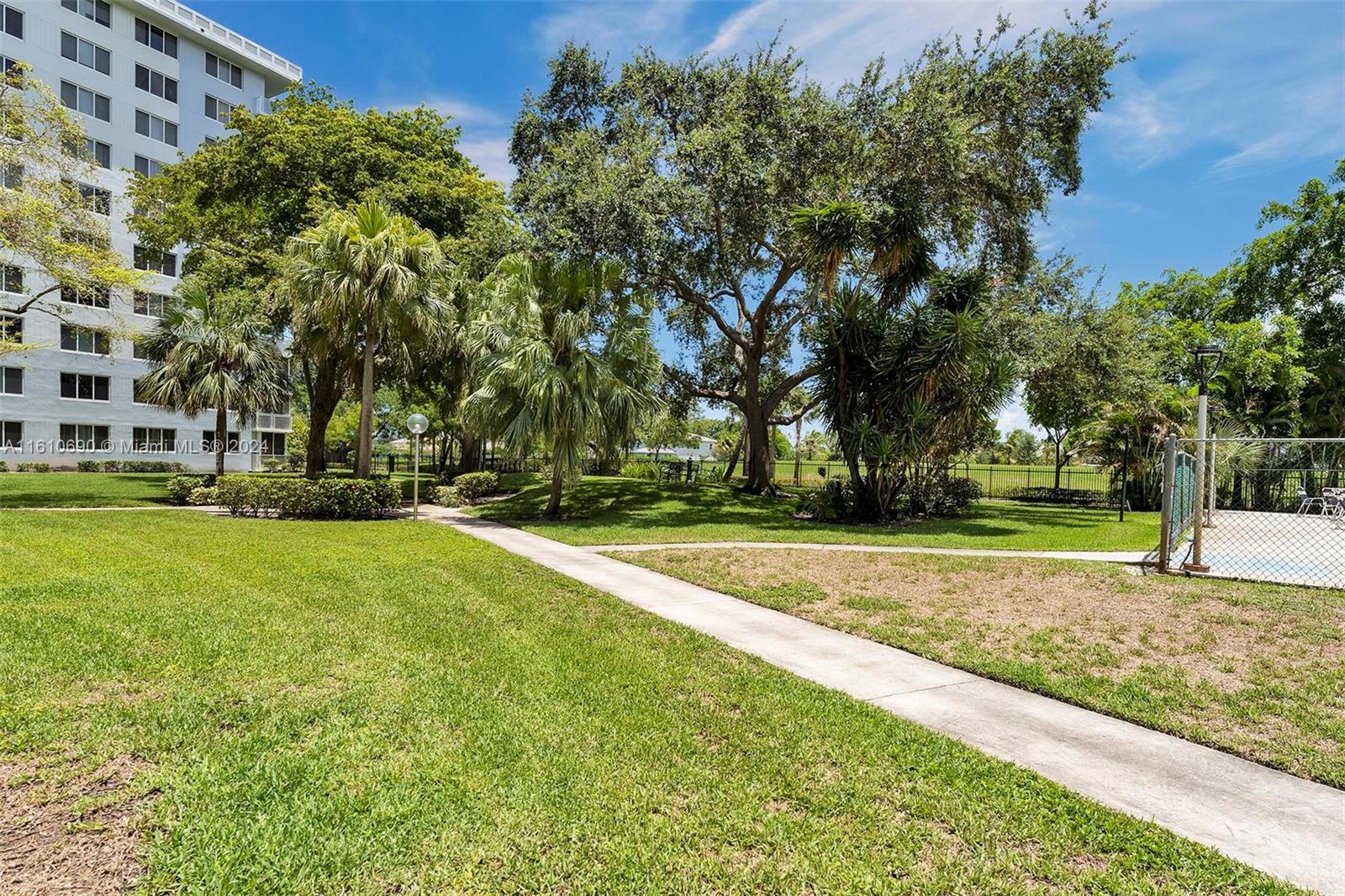 4200 Hillcrest Dr # 818