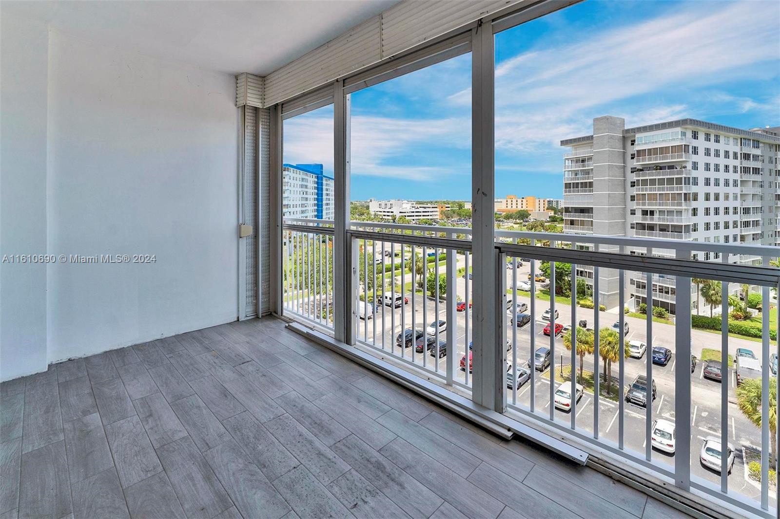 4200 Hillcrest Dr # 818
