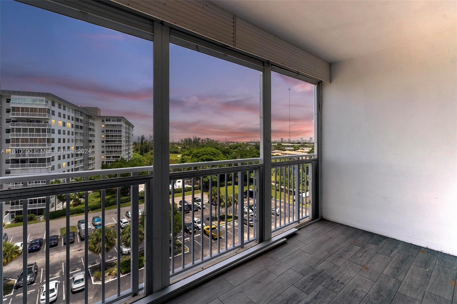 4200 Hillcrest Dr # 818