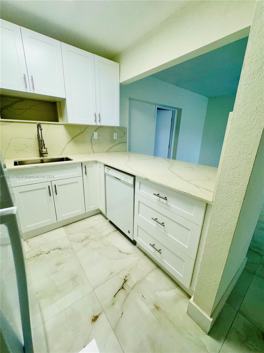 8335 SW 10th Ter