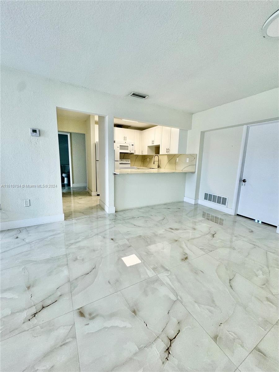 8335 SW 10th Ter