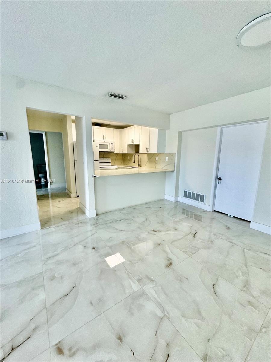 8335 SW 10th Ter