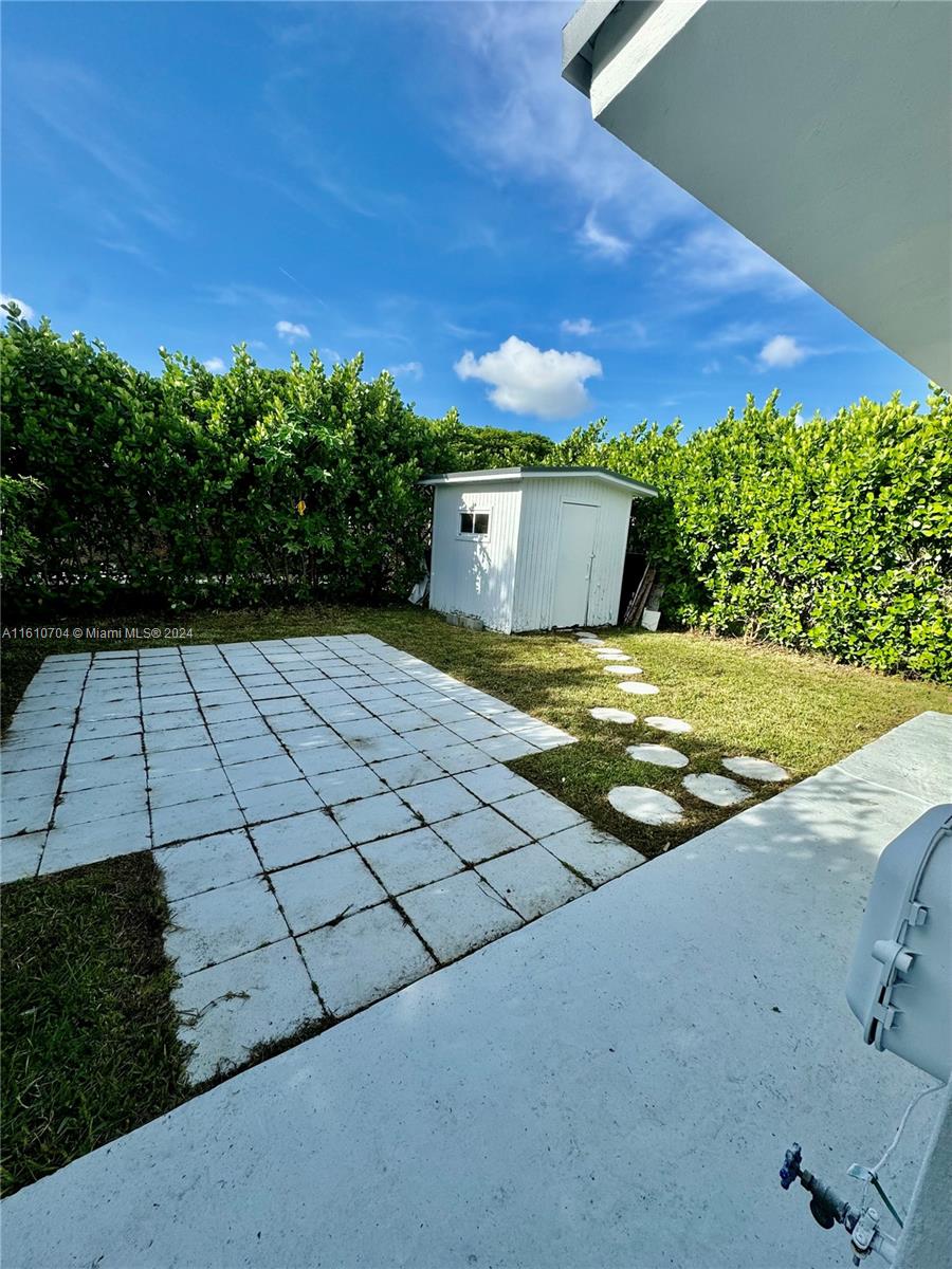 8335 SW 10th Ter
