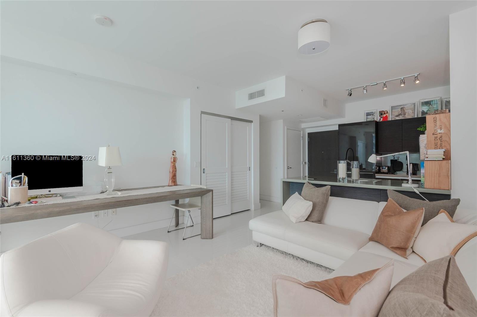 1080 Brickell Ave # 3405