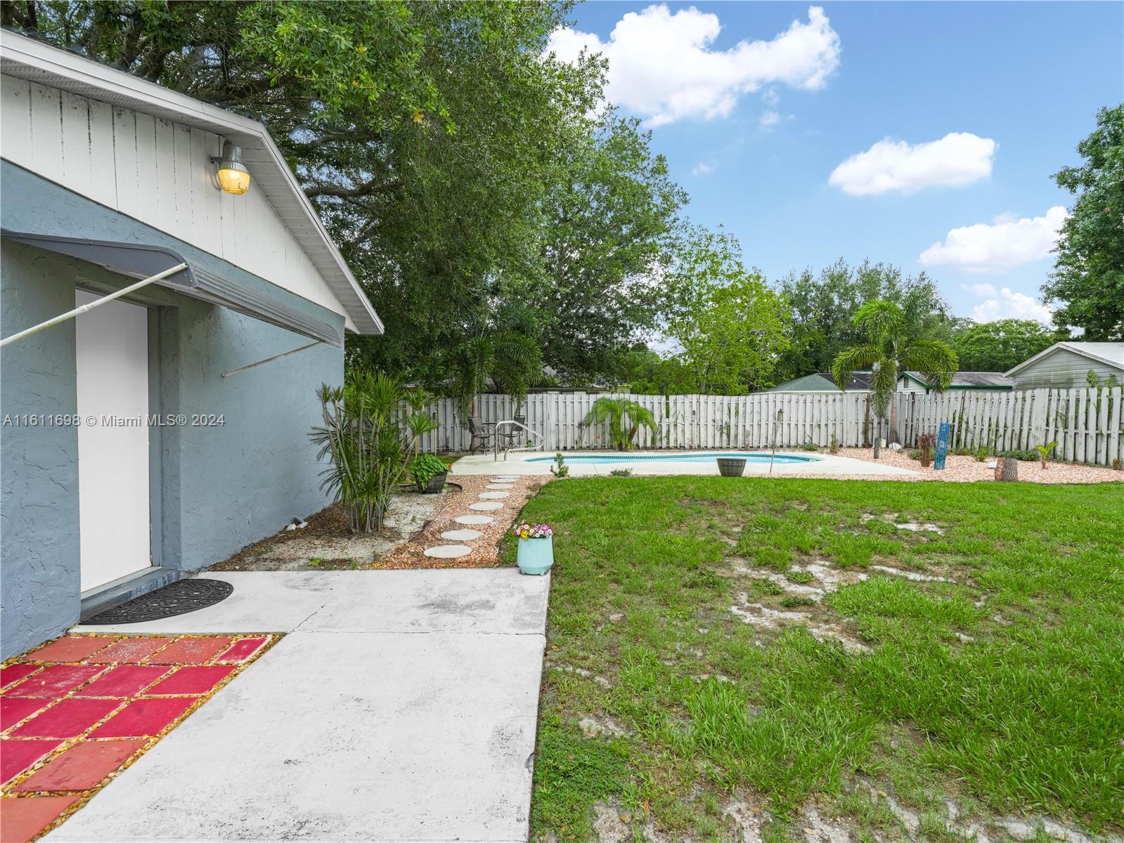 1621 oak ave