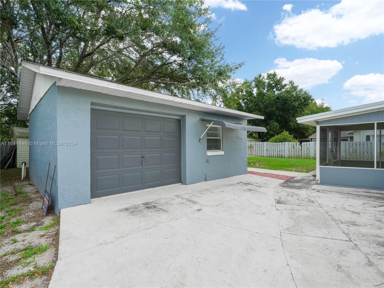 1621 oak ave