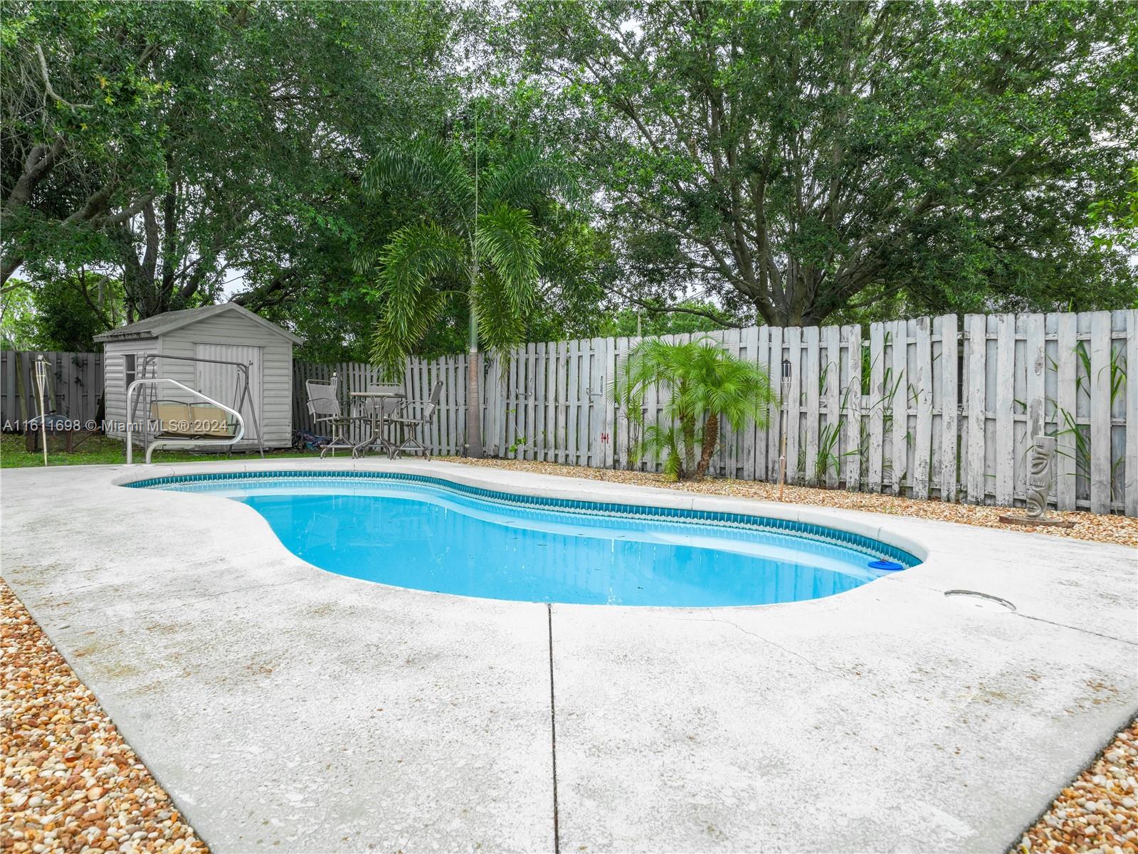 1621 oak ave