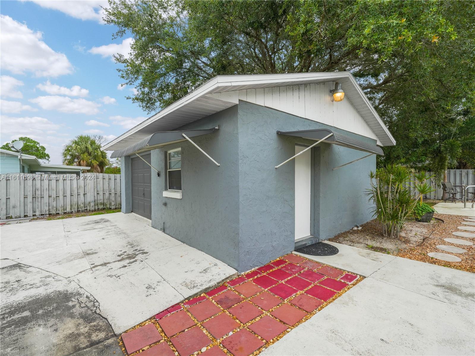 1621 oak ave